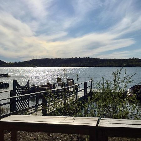 Great Slave Lakeside Bed & Breakfast เยลโลว์ไนฟ์ ภายนอก รูปภาพ